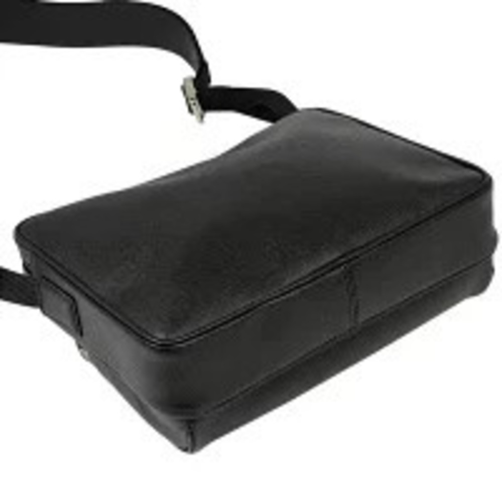 Louis Vuitton Messenger Taiga Shoulder Outdoor Noir Black Bag Leather Black